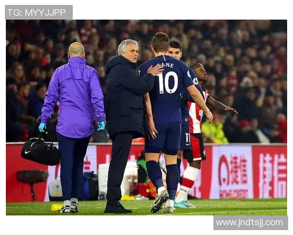 传奇前锋再度归来引爆足坛新风暴世界球迷热议重燃绿茵激情