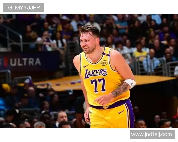 全球财富最高的足球球星：他如何超越竞争者成为体育界的富翁榜首