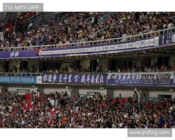 回归故土的绿茵巨星重返主场点燃球迷无限热情 回归故土的绿茵巨星重返主场点燃球迷无限热情