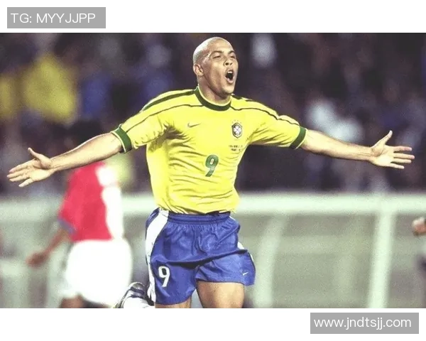 足球球星发型刻痕:从个性化造型到文化象征的演变之路 足球球星发型刻痕:从个性化造型到文化象征的演变之路